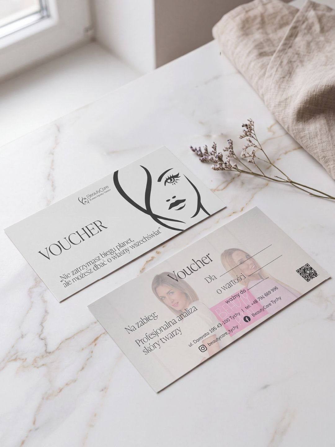Voucher BeautyCare — awers z hasłem „Nie zatrzymasz biegu planet, ale możesz dbać o własny wszechświat” i rewers na zabieg